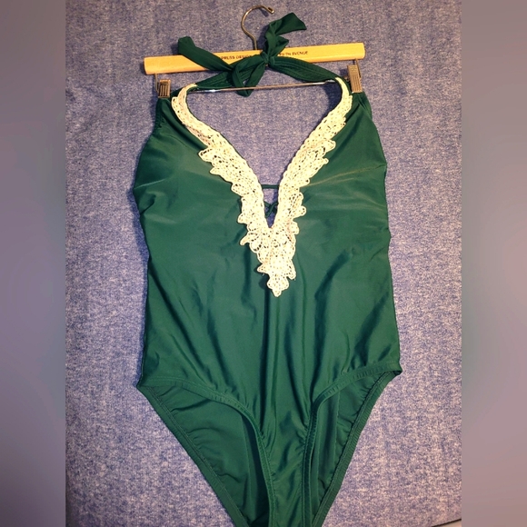 🌟 VENUS full body cutout laceup one piece flattering Swimsuit ties neck size 16 - Picture 4 of 12